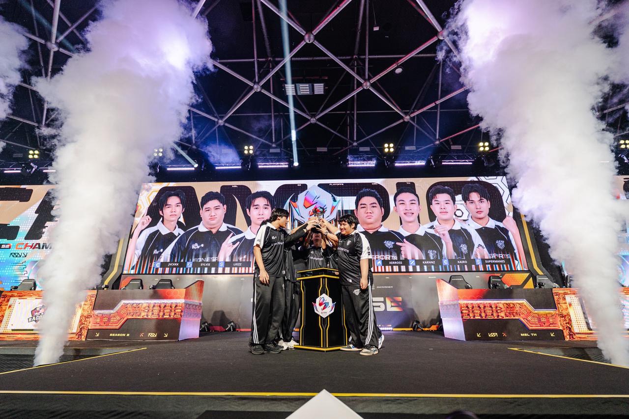 LEON lifting the MSL Thailand Season 2 championship trophy